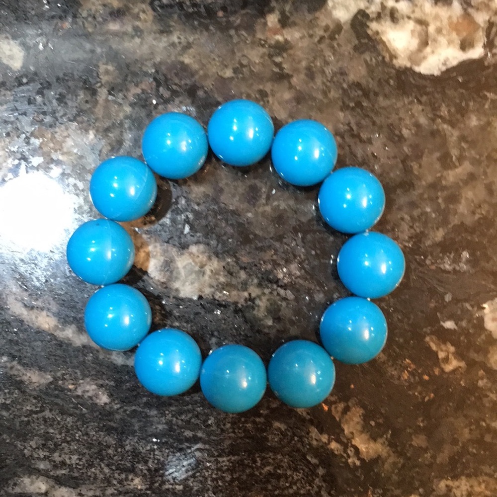 Blue bead bracelet